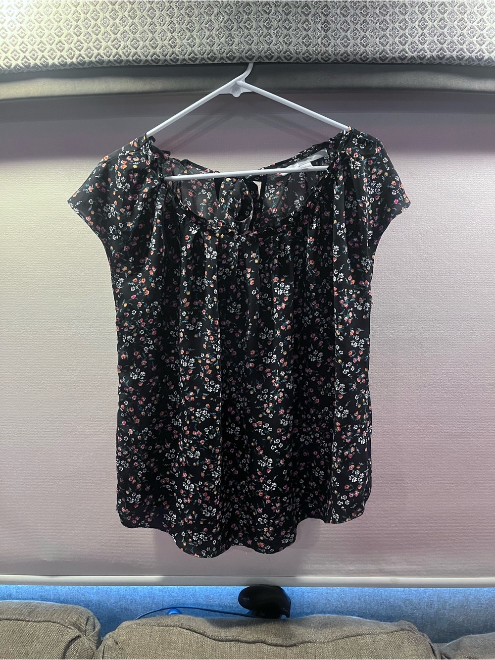 LC Lauren Conrad Black Floral Cap-Sleeve Tie-Neck Blouse